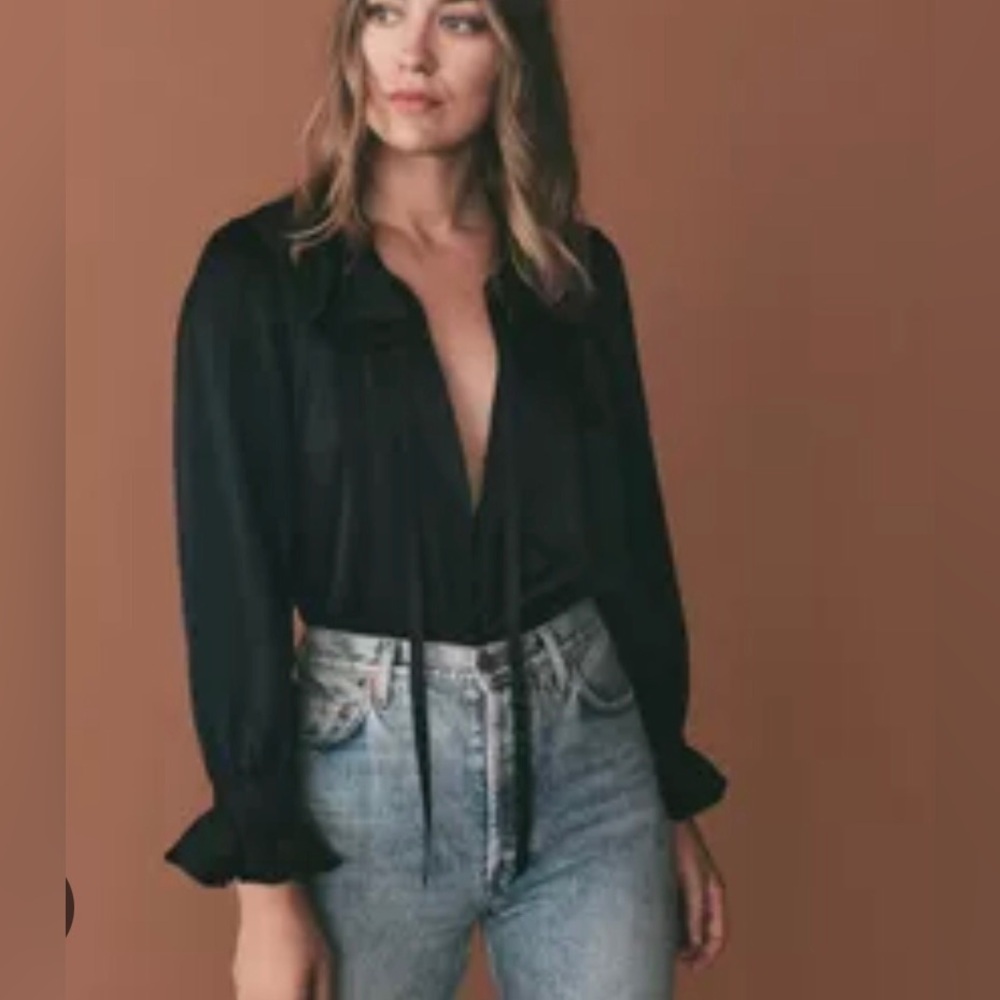 Doen Silk Navy Solange Top